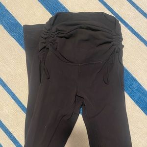 black lululemon leggings